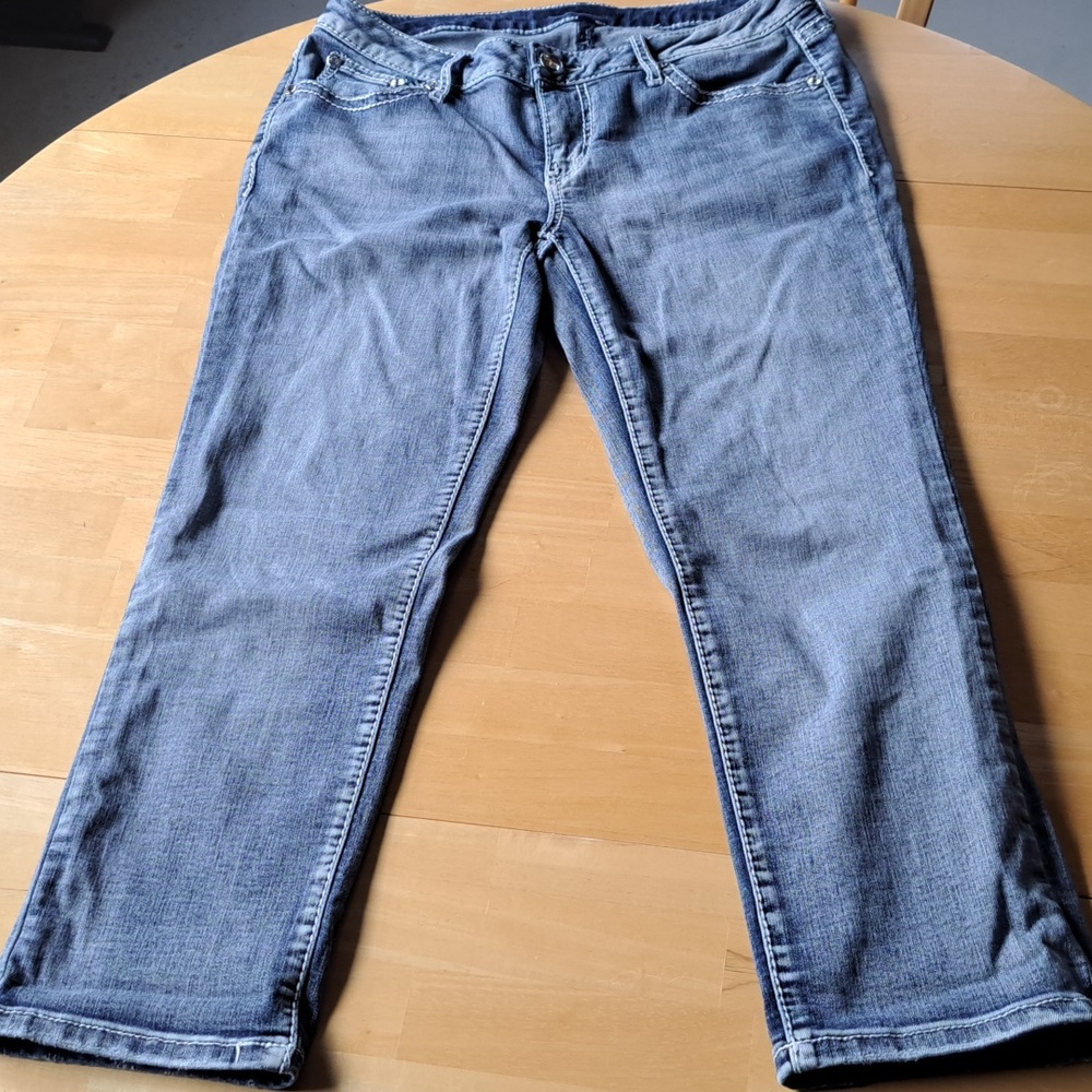 Angels Brand Capris Size 6